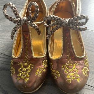 Disneys Eleanor of Avalor size 9/10 dress-up shoes